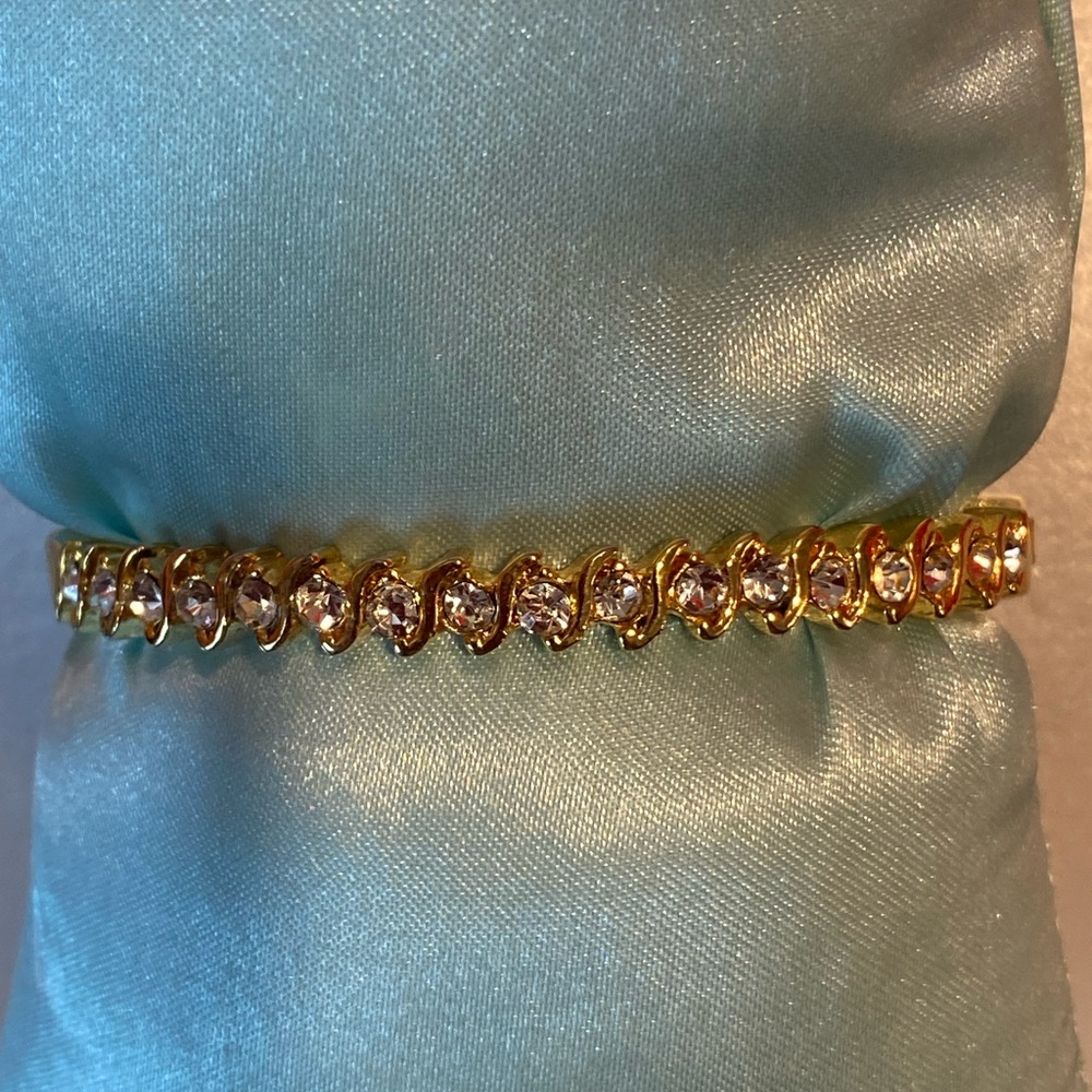 Tennis bracelet bangle